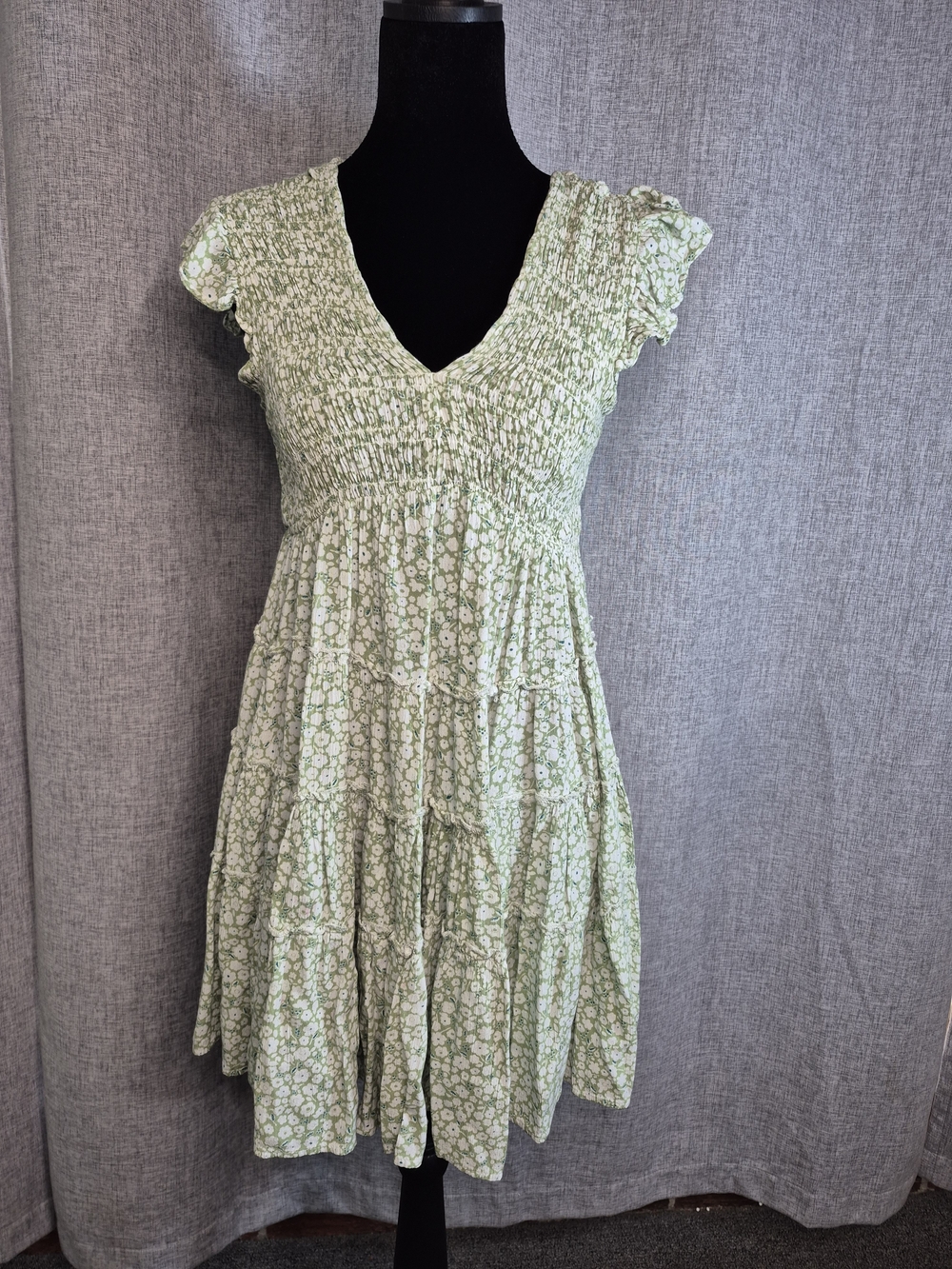 Angie Small Green Floral Smocked Mini Dress Tiered Boho Flutter Sleeve Rayon